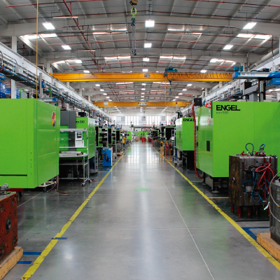 Injection molding machines at Servicios Vistamex in Guanajuato, Mexico